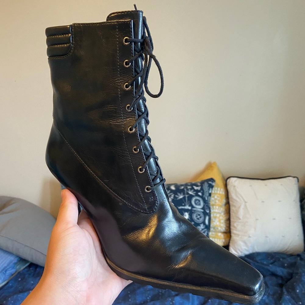 VINTAGE STUART WEITZMAN LACE UP BOOTS